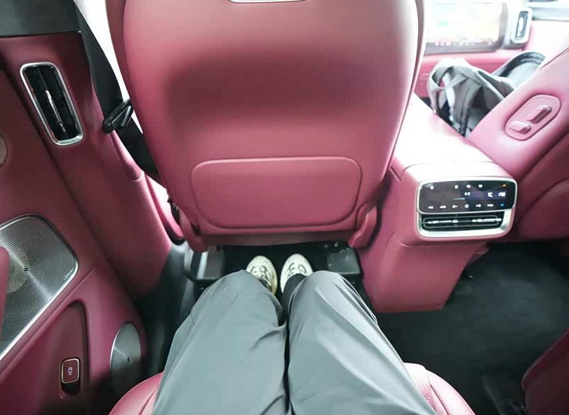 How about Huawei electric car for families with children?-Picture3