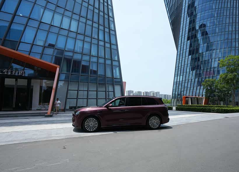 How about Huawei electric car for families with children?-Picture8