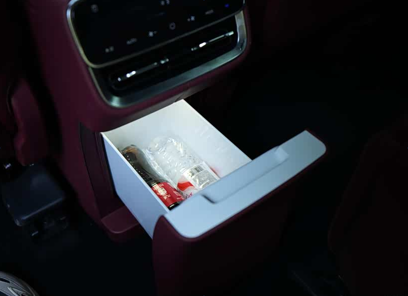 How about Huawei electric car for families with children?-Picture11